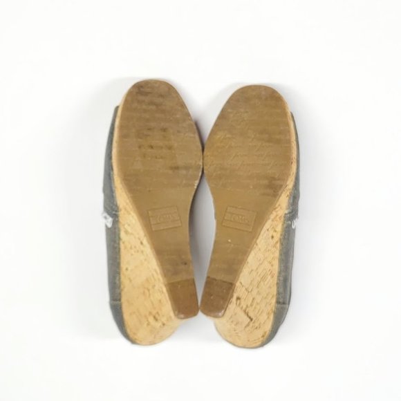 TOMS metallic canvas cork wedge shoes Sz 6.5 - Picture 7 of 9